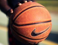 开云体育登录-跨越速度与高度的统治，当F1引擎轰鸣遇上恩比德的夜晚