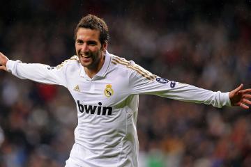 开云APP-一球成谶，当丹麦冲垮厄瓜多尔，皮克在奥运周期关键战接管比赛