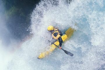 开云体育官网-极速碰撞，F1新赛季揭幕战焦点日，北京队以赛车精神力克辽宁队