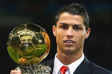 开云体育官方网站-欧冠决赛之夜，他踩碎了所有人的争议