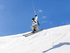 开云APP-当银黑风暴席卷辽河，字母哥的降维打击与篮球全球化寓言