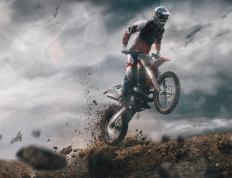 开云官方app入口-黑色幽默与孤胆英雄，哈斯轻取法拉利的荒诞现实与诺里斯的悲壮独舞