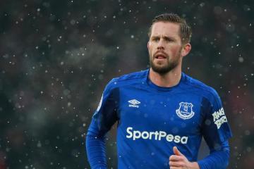 开云体育平台APP-银箭破晓，雷诺绝杀红牛的暗夜突袭，周冠宇引爆F1新王加冕礼