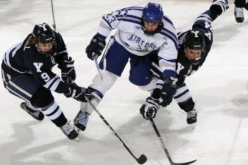 开云体育中国-赛后他走向安切洛蒂，巴西记者们举起了相机