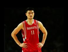 开云体育下载-觉醒的银箭与迟暮的星辰，汉密尔顿如何以一人之力扛起梅赛德斯的黄昏反击