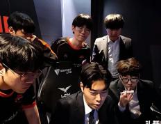 开云APP-DK翻盘BLG，Canyon线上压制力十足激烈交锋淘汰赛，技惊四座