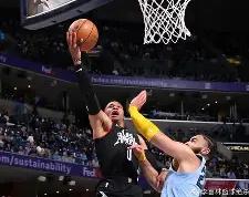 开云下载-灰熊力克开拓者，莫兰特砍下40分