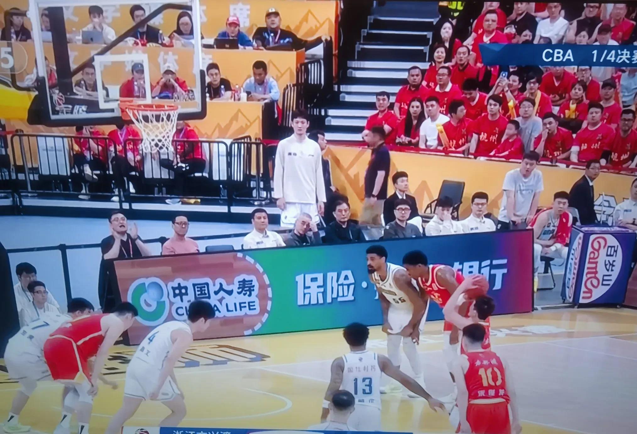 开云体育官方网站-赛季首场比赛告负，球队迅速调整备战下战役