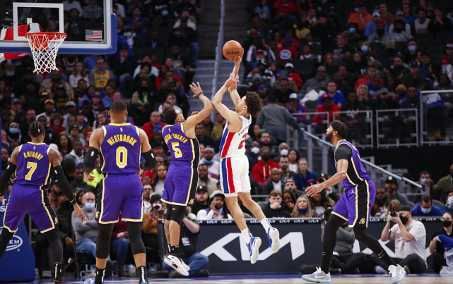 开云体育app-活塞队惜败公牛队,战绩继续低迷