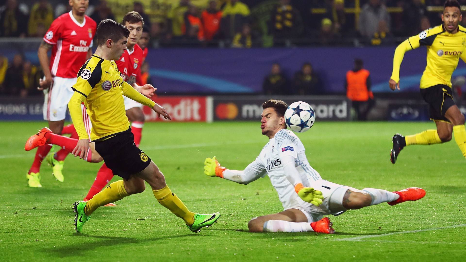 开云下载-激烈角逐!欧洲足球预选赛现场气氛火爆!