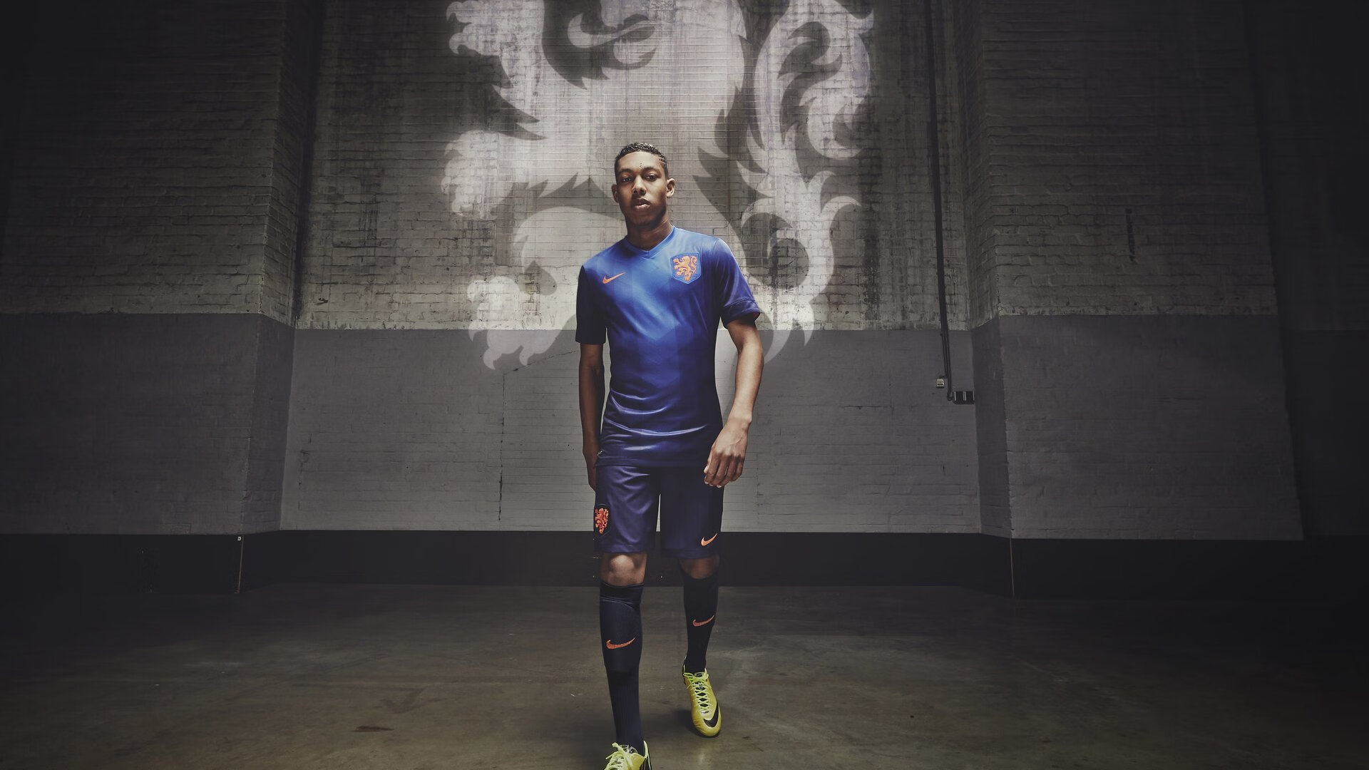 开云体育官网-当拉沃尔杯的团队交响乐，轻取了法网的史诗独奏，蒂姆的双面启示录