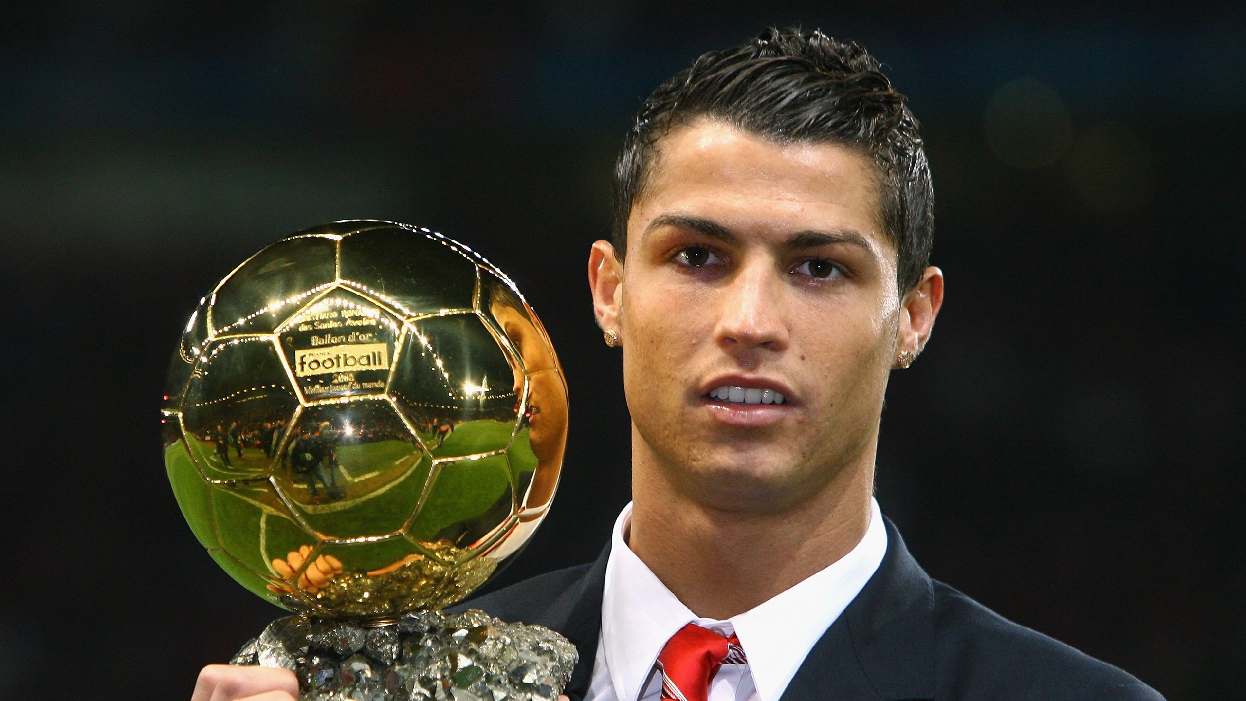 开云体育平台APP-红色火焰吞噬银箭，法拉利完胜梅赛德斯，勒克莱尔状态火热点燃赛道